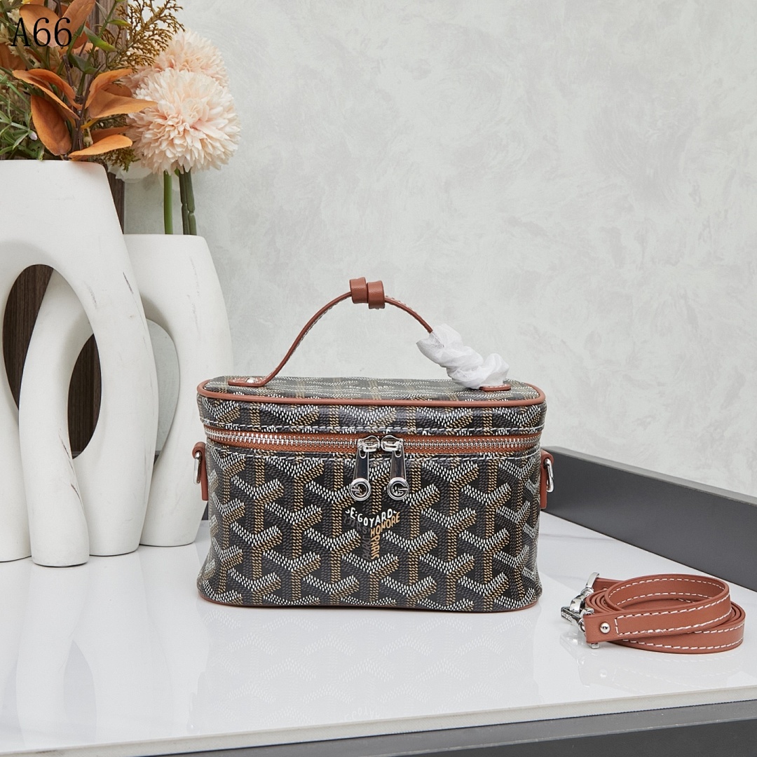 MCM + MCM Visetos Medium Cosmetic Bag #114