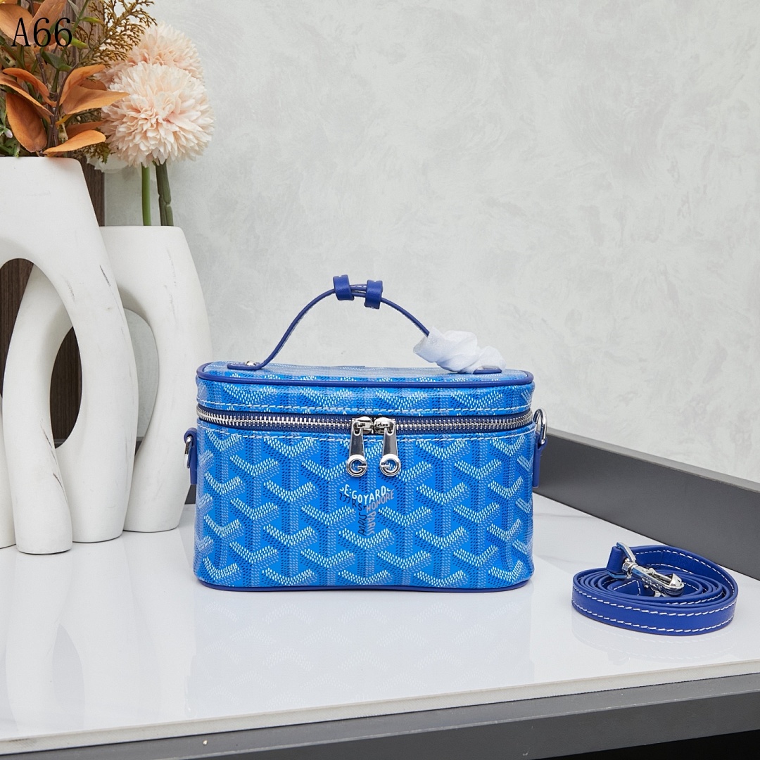 MCM + M61935 + Visetos Cosmetic Case #111