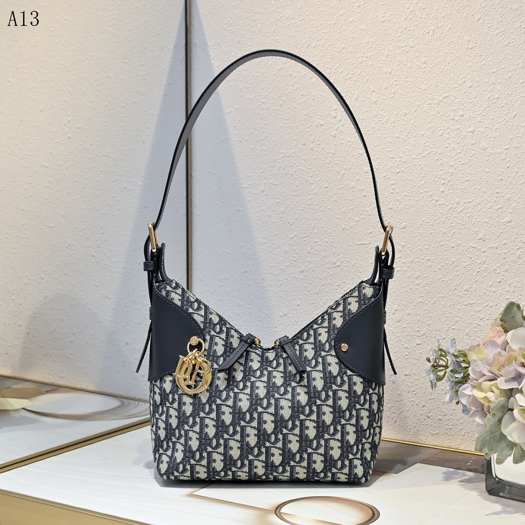 Diiior – Model# A13 – Diiior Oblique Saddle Bag #51