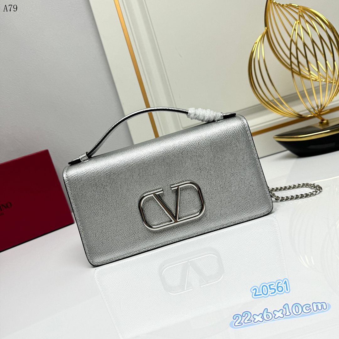 Valentiino Garavani Rockstud Leather Clutch #378