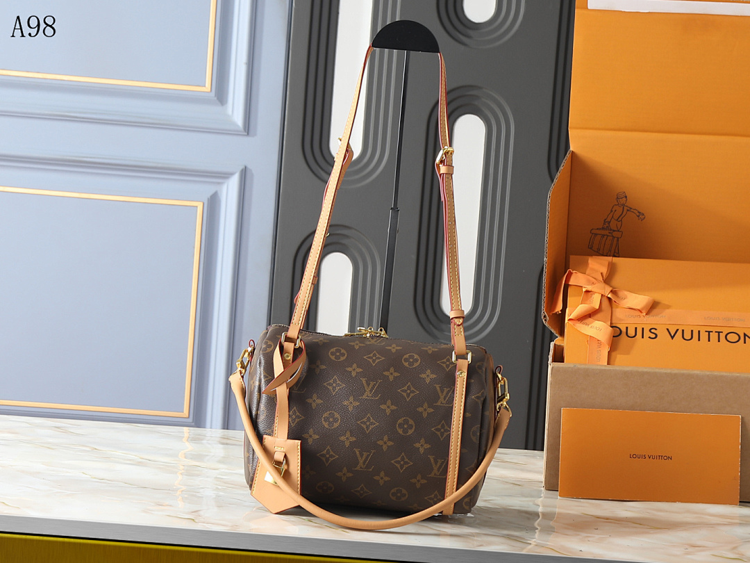 LVutton Model# A98 Speedy Bag #42 1 LVutton #A98 Petite Boite Chapeau #42