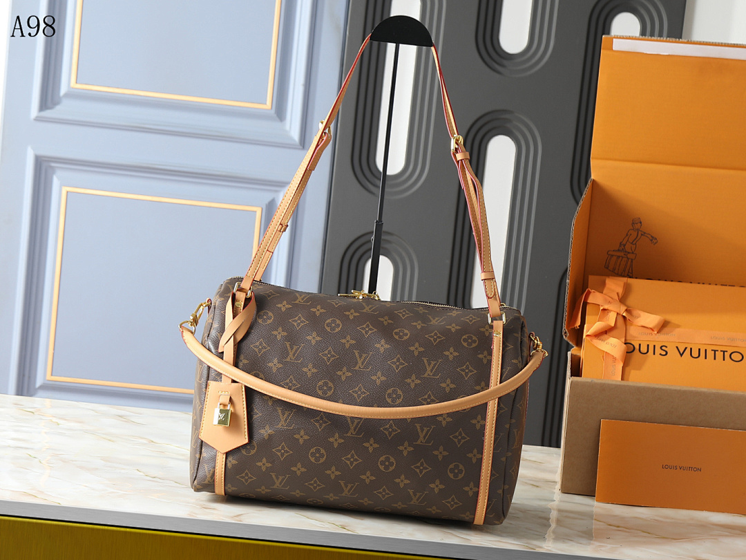 LVutton Model# A98 Keepall Bandoulière 30 #41