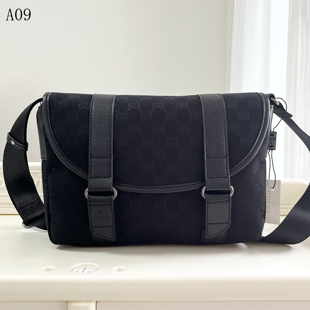 Gucc1 GG Supreme Canvas Crossbody Bag #301