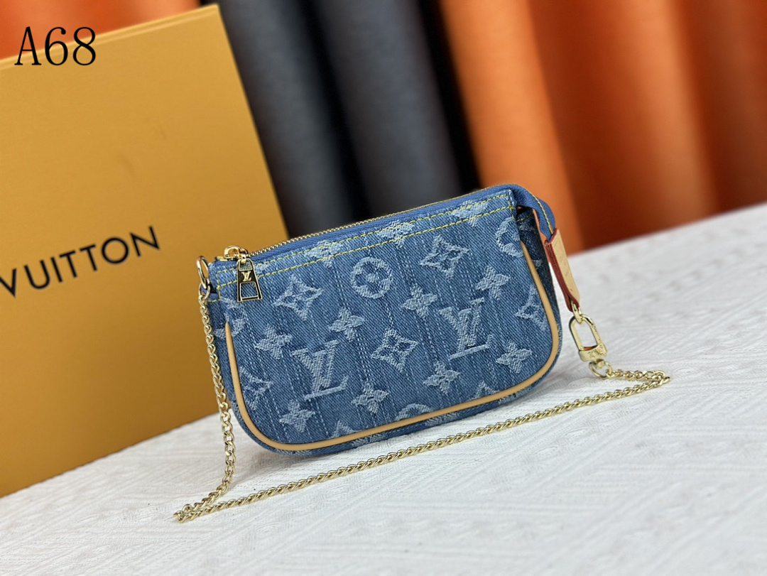 LVutton A68 Pochette #4029 1 LVutton A68 Pochette #4029