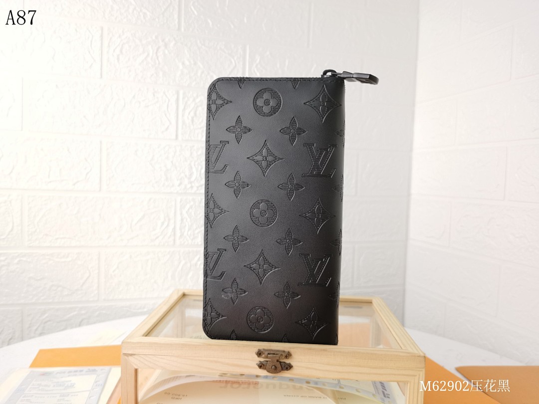 LVutton M62902 Zippy Wallet #913