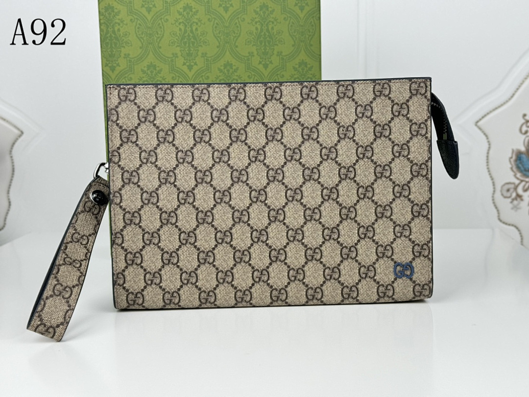 Gucc1 GG Supreme Canvas Clutch #820