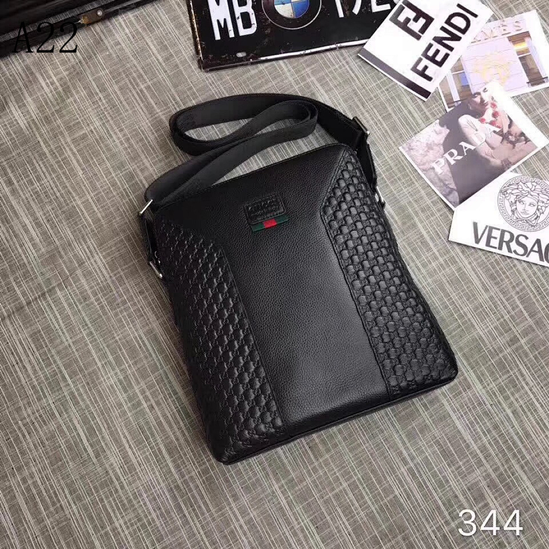 Gucc1 – GG Supreme Crossbody Bag #3081