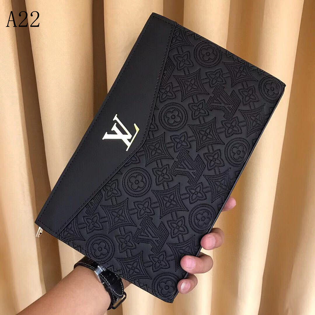 LVutton Monogram Empreinte Clutch #694