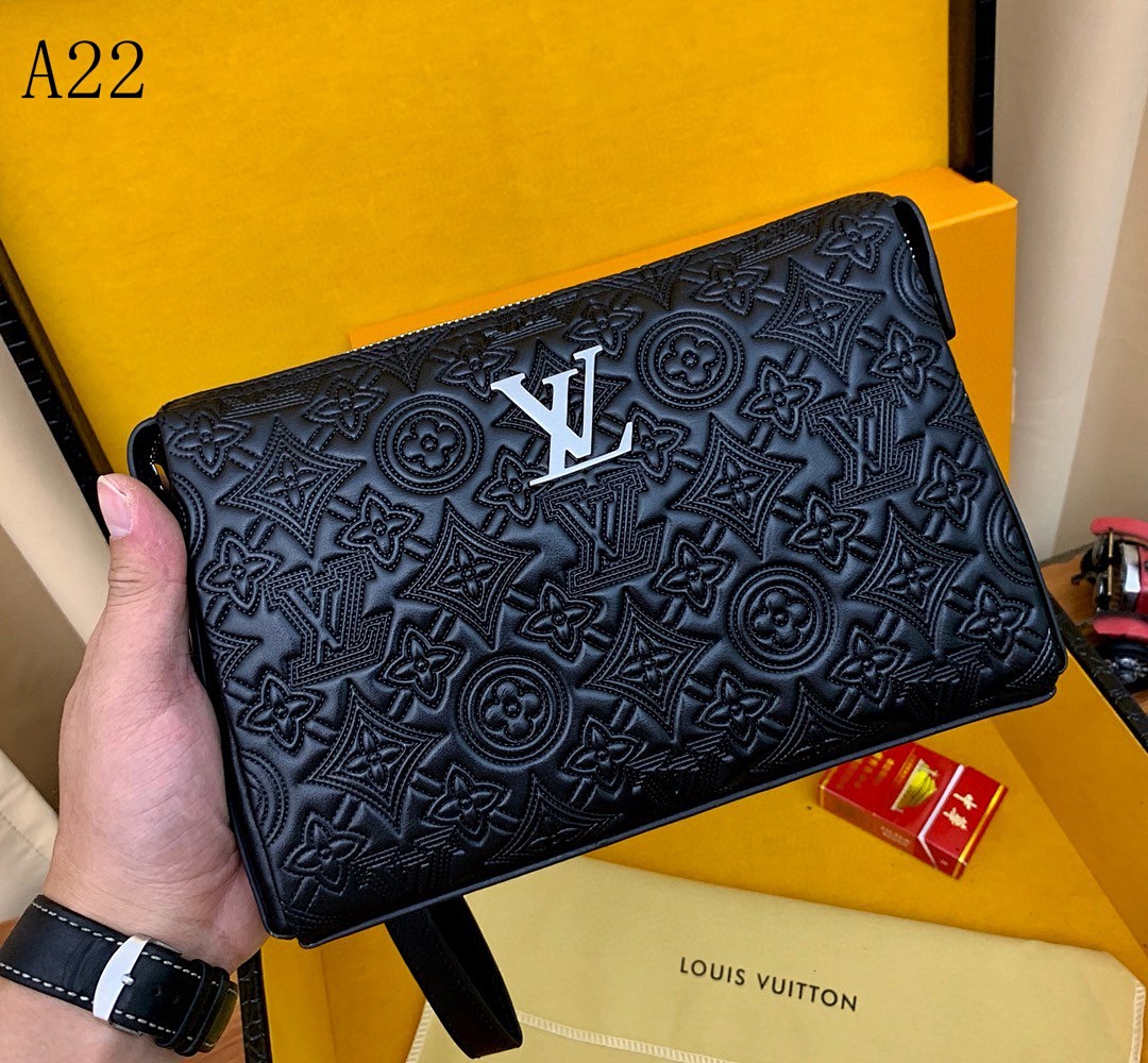 LVutton Monogram Empreinte Leather Pochette #677