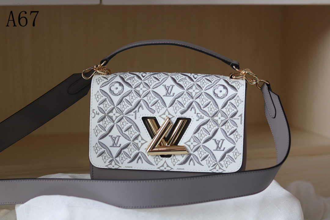 LVutton + A67 + Twist Bag #4532