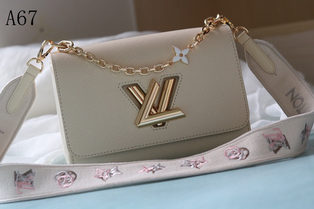 LVutton + A67 + Twist Bag #4229