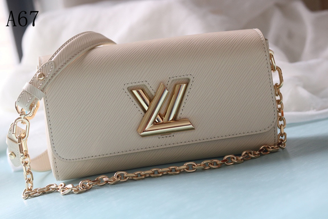 LVutton + A67 + Twist Clutch #4602 1 LVutton + A67 + Twist Clutch #4602