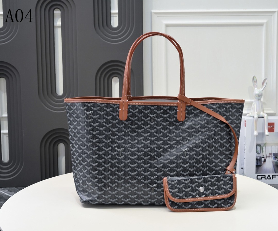 MCM + MCM Medium Shopper Tote + Classic Monogram #507