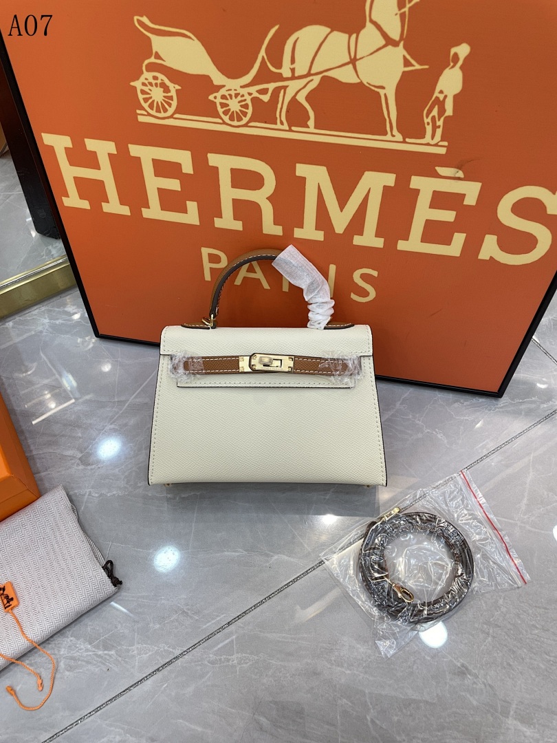 Hermès Model# Kelly Mini Bag #5531 1 Hermès Model# Kelly Mini Bag #5531