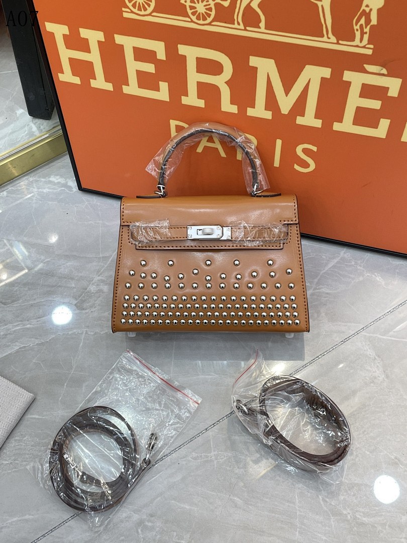 Hermès - Kelly 25 Studded Bag #5704