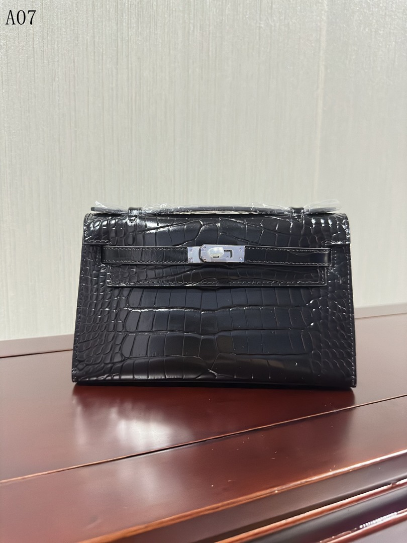 Hermès + Kelly + Crocodile Bag #5672