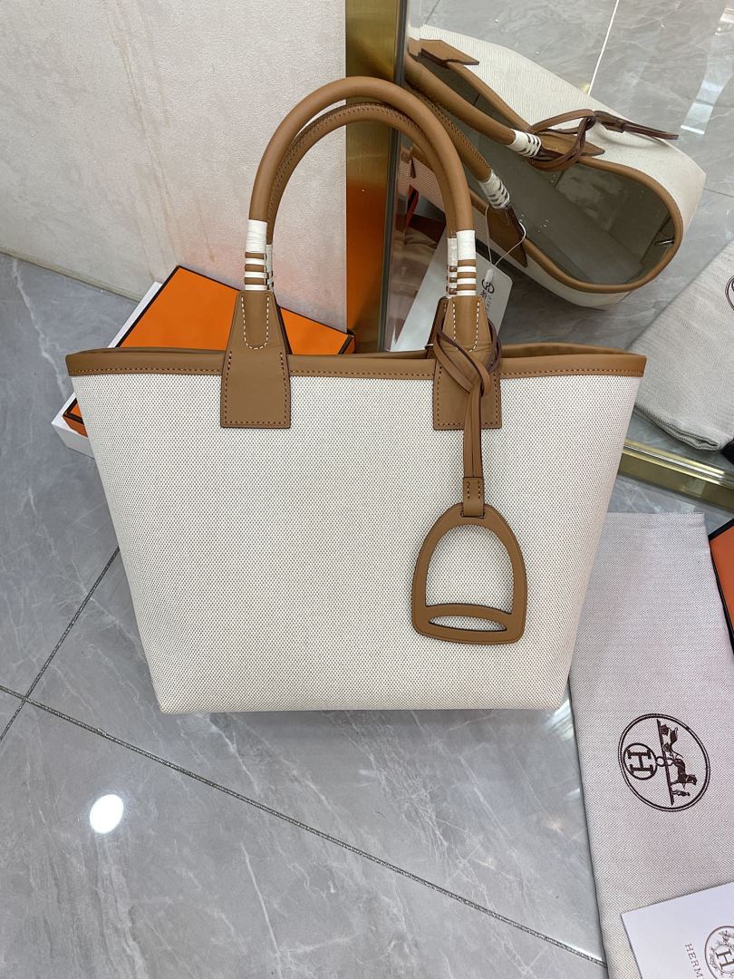 Hermès + Clic H + Tote Bag #5655 1 Hermès + Clic H + Tote Bag #5655