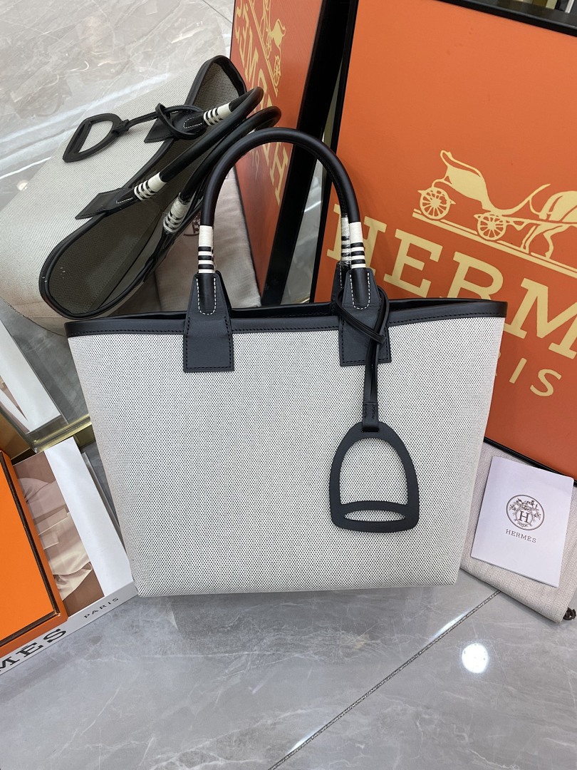 Hermès + 2023 + Garden Party Tote #5666