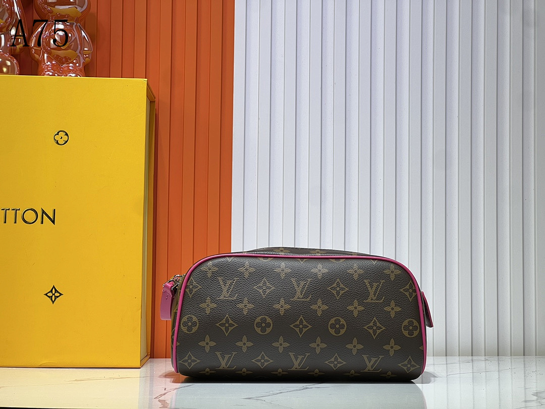 LVutton Monogram Trousse Toilette #4076