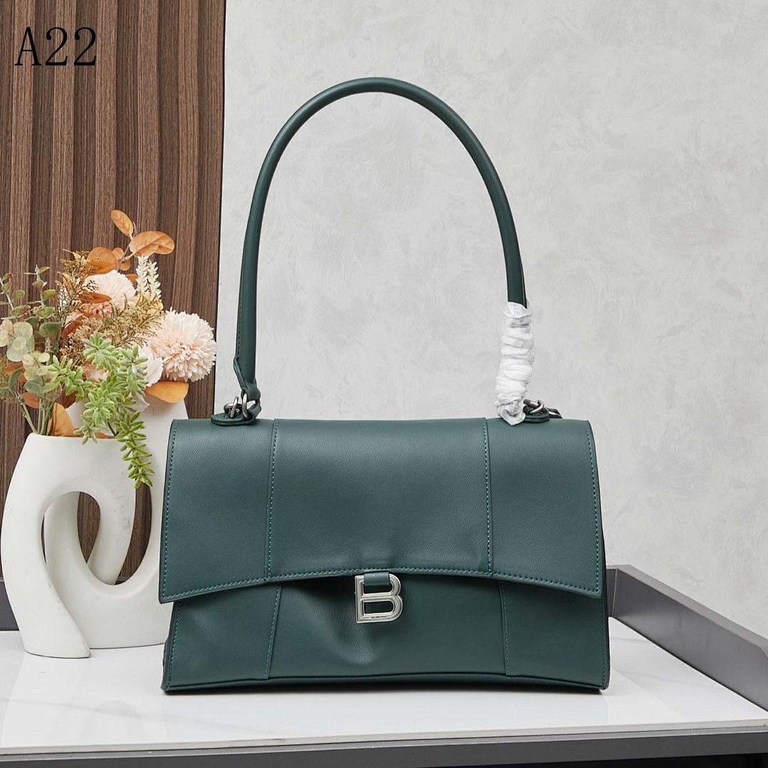 A22 – Elegant Green Leather Tote with B Logo Clasp #3075
