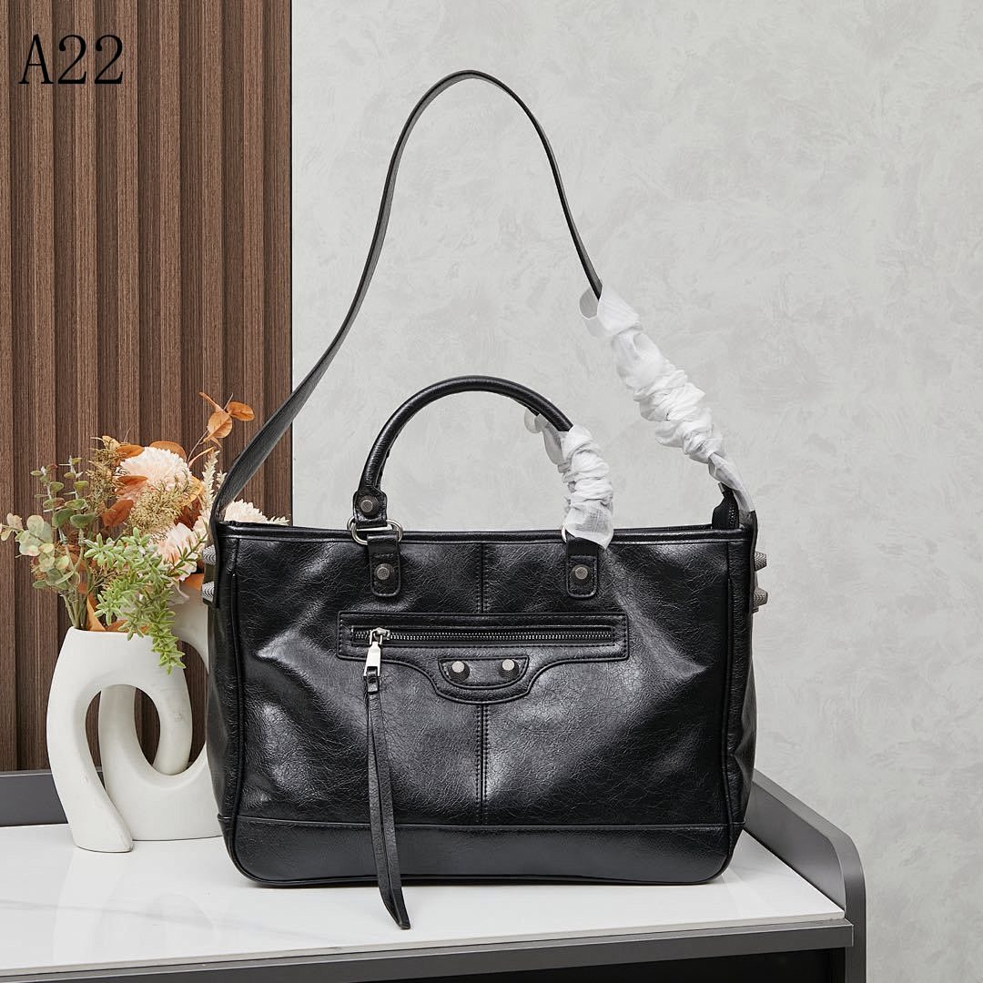 A22 – Classic Black Leather Tote Bag #637