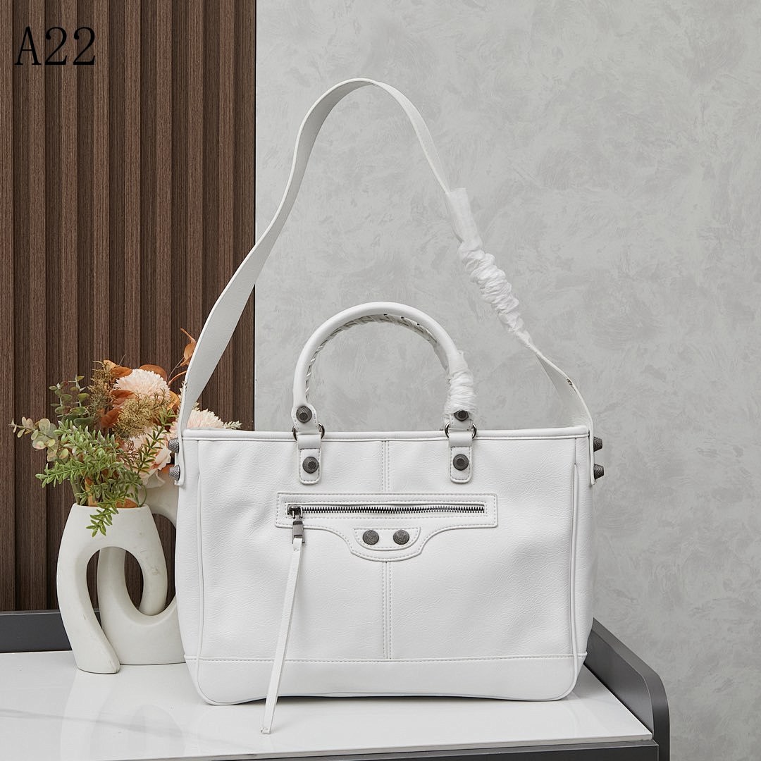 A22 White Leather Tote Bag #635