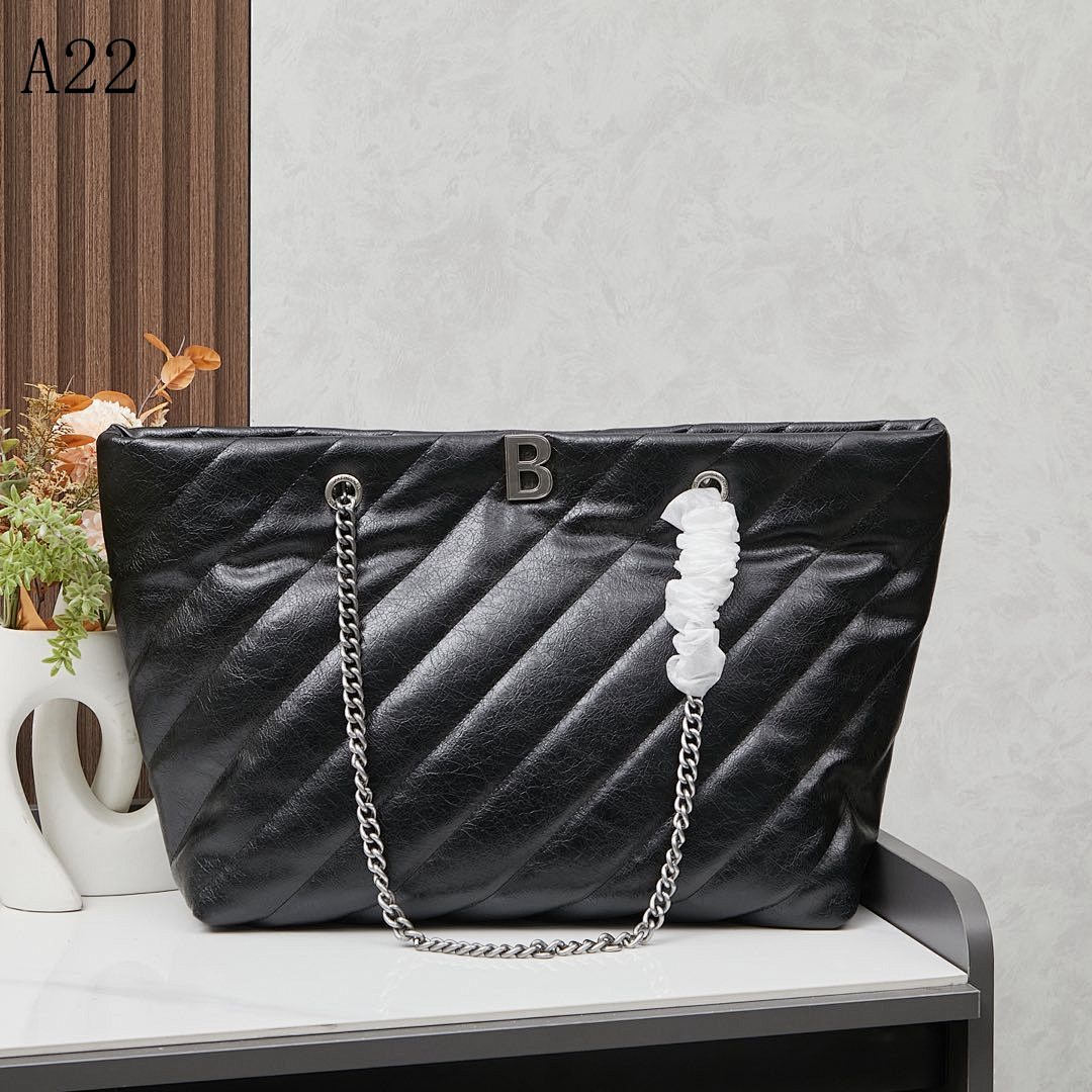 B A22 Quilted Tote Bag #6190
