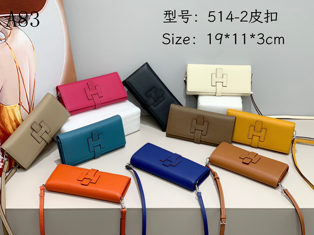 Hermès – 514-2 Leather Clasp Wallet #749