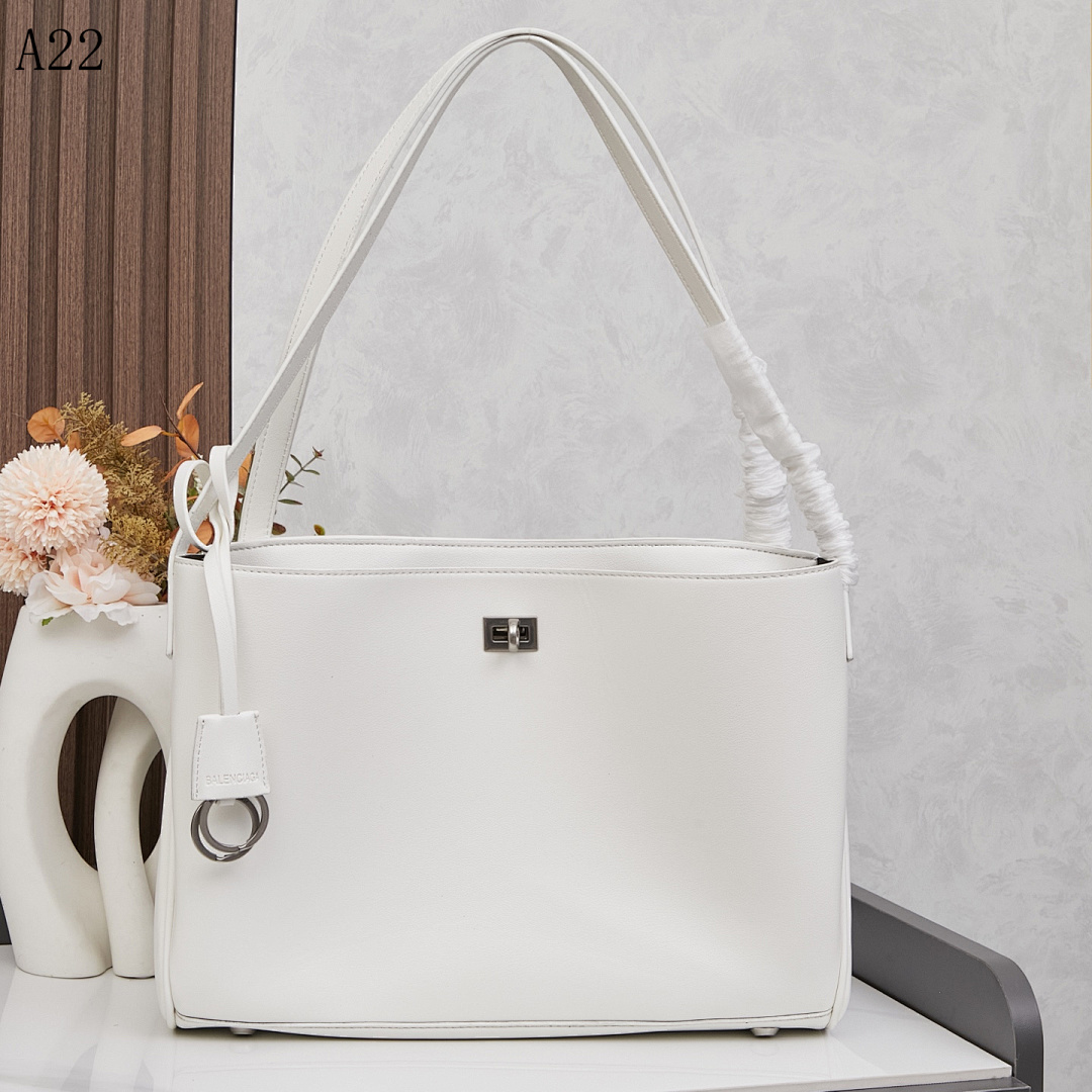 BALENCIAGA A22 White Leather Tote Bag #621
