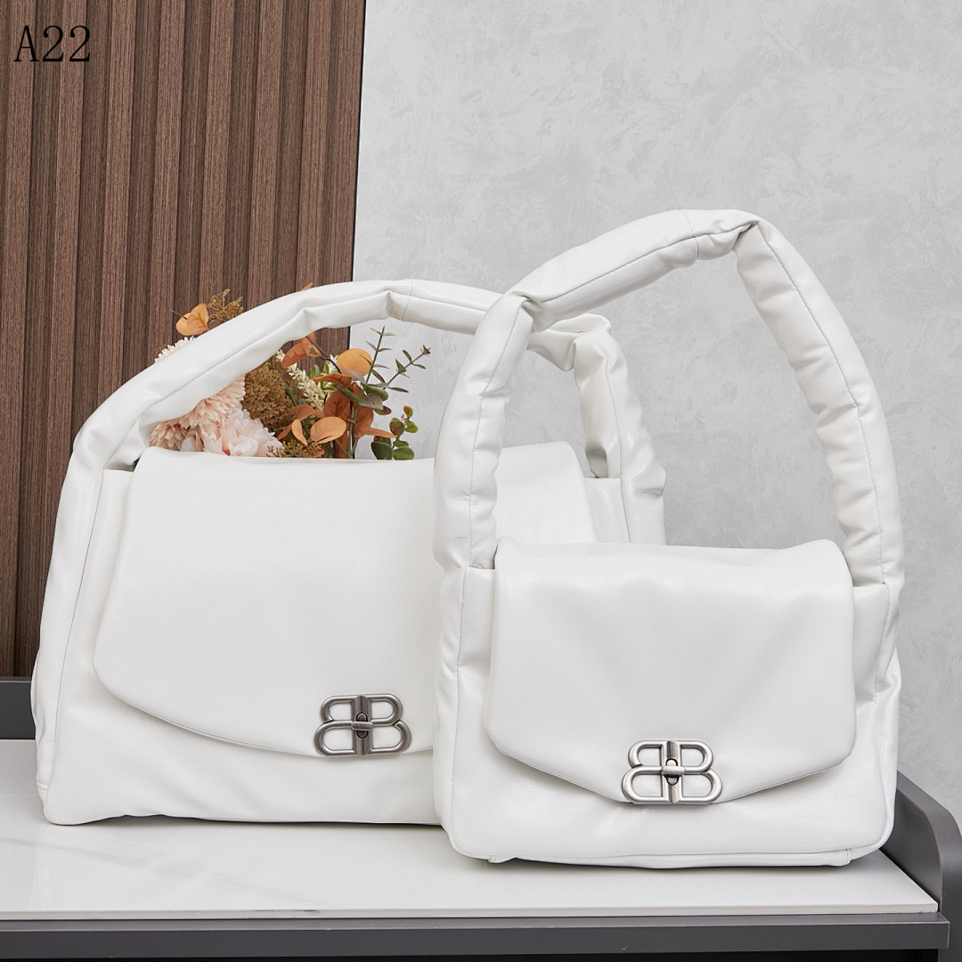 A22 – White Quilted Handle Bag #609