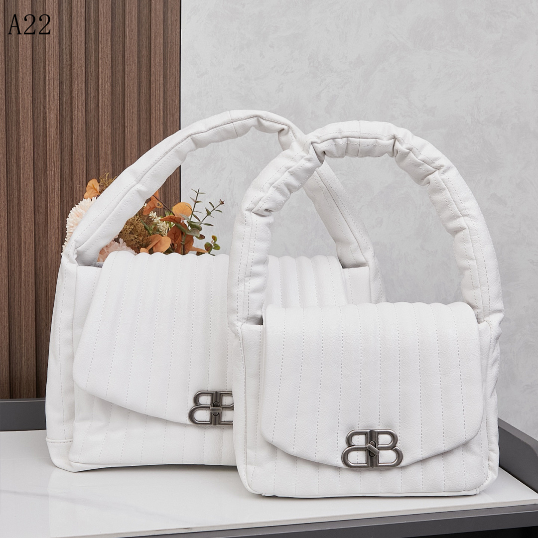 A22 White Quilted Handle Bag #6197