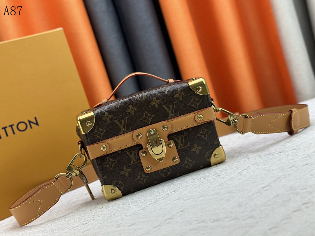 LVutton + A87 + Trunk Bag #4105