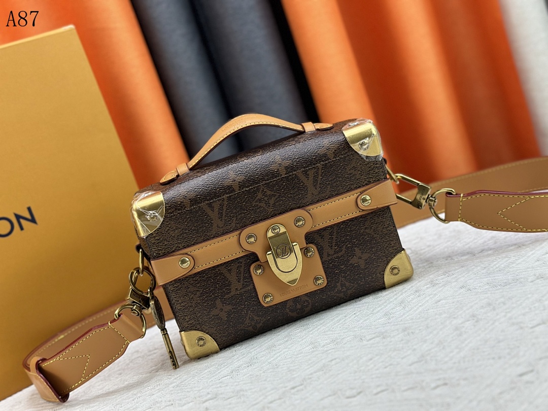 LVutton + A87 + Trunk Bag #4252 1 LVutton + A87 + Trunk Bag #4252
