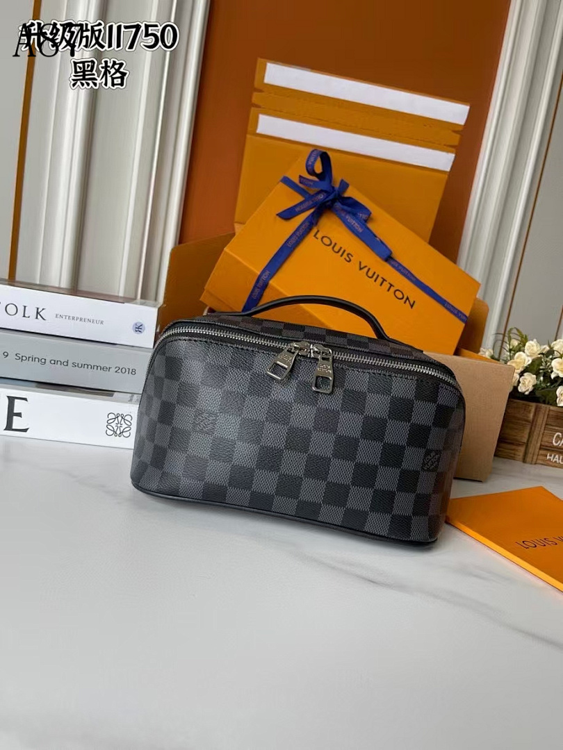 LVutton Damier Graphite Trousse Toilette #3776
