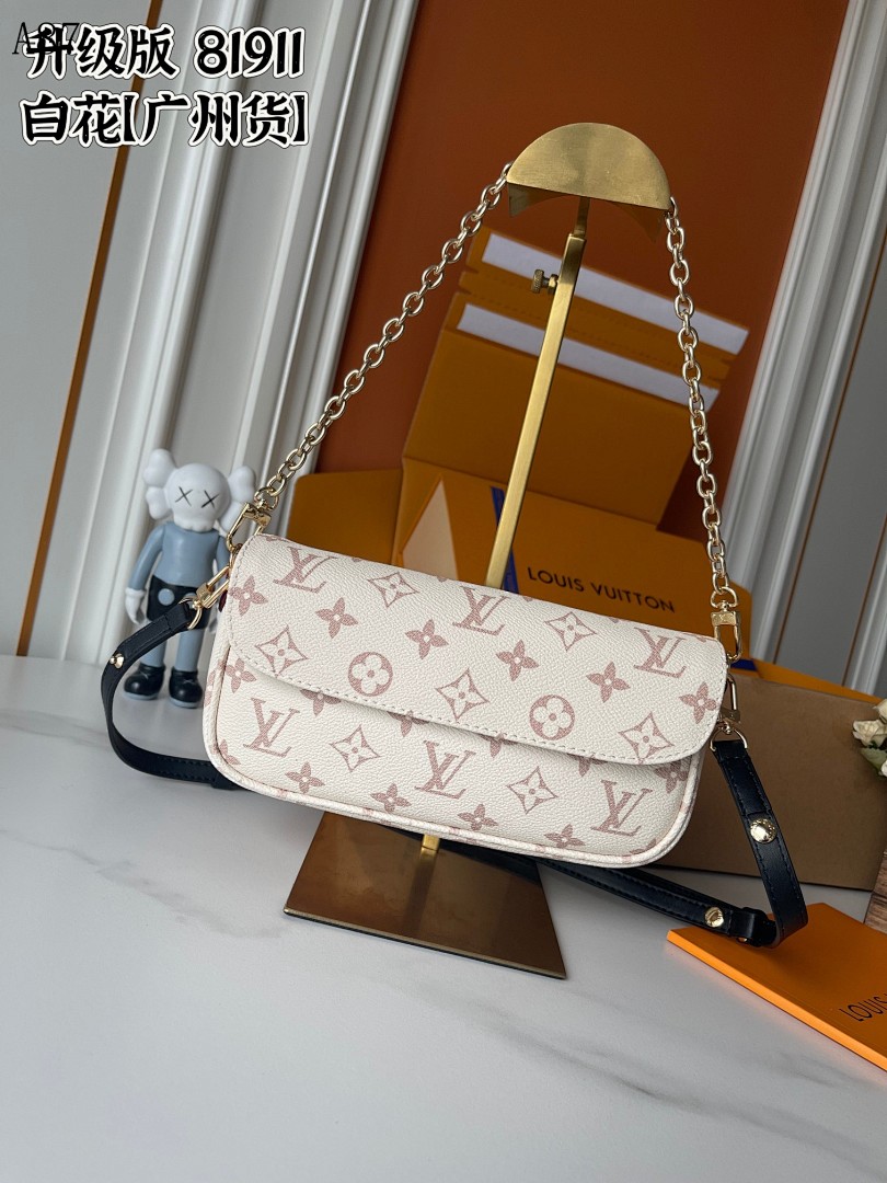 LVutton 819II White Flower Bag #4337