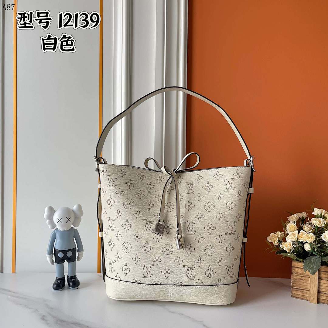 LVutton 12139 Bucket Bag #4328 1 LVutton 12139 Bucket Bag #4328