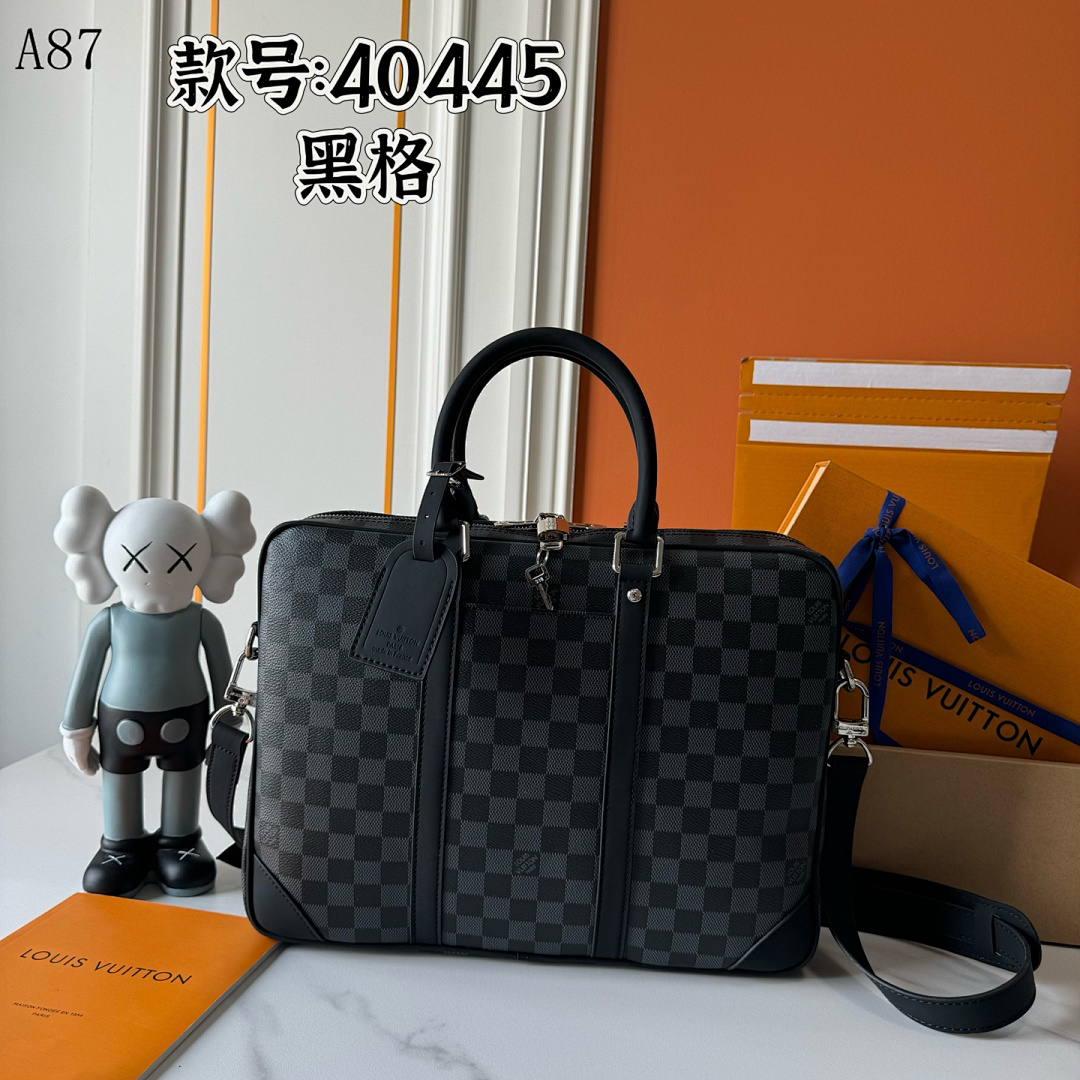 LVutton + 40445 + Speedy Bag #3652