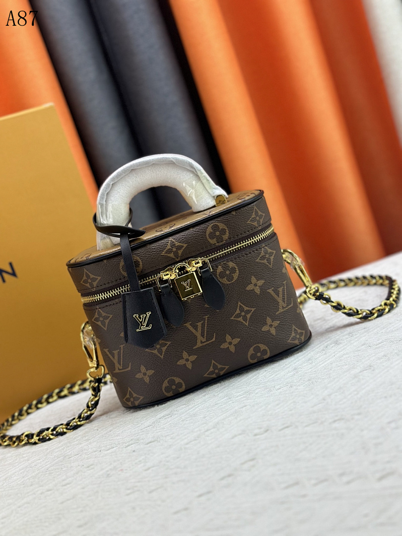 LVutton + A87 + Trunk Bag #4826 1 LVutton + A87 + Trunk Bag #4826