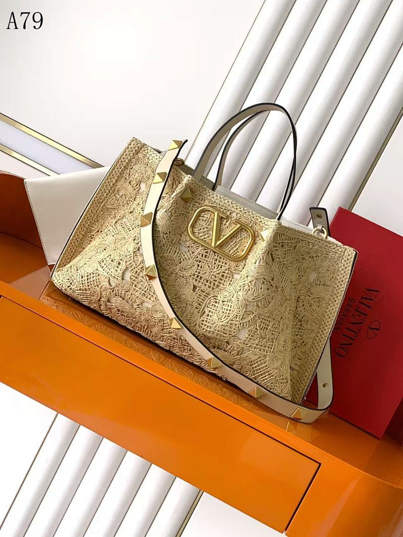 Valentiino + A79 + Rockstud Lace Tote #5365