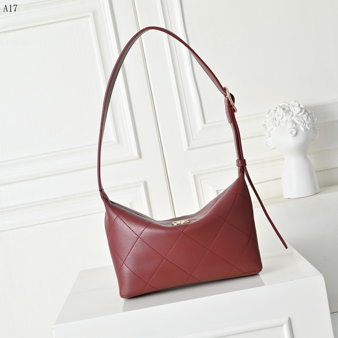 Chloé + Faye + Quilted Shoulder Bag #955