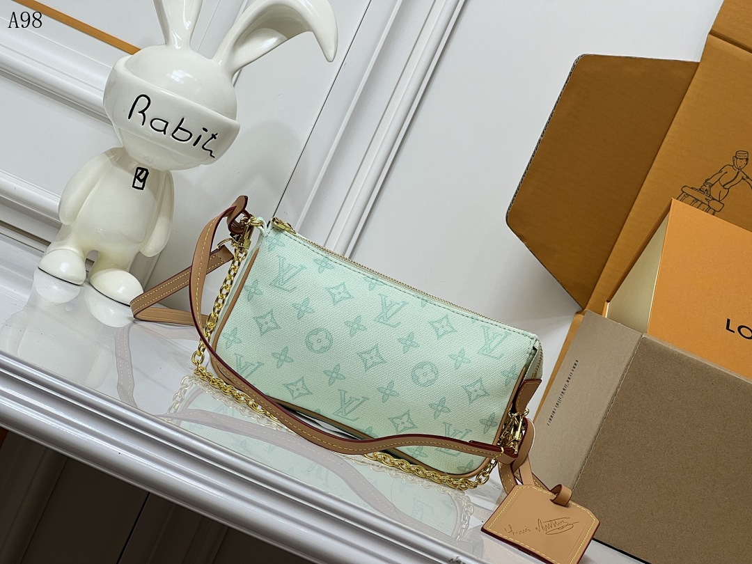 LVutton x KAWS M46821 Pochette #4068