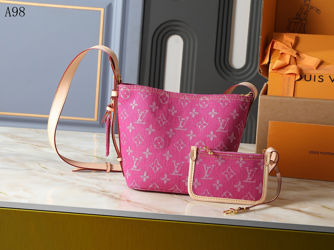 LVutton x Supreme Monogram Canvas Pochette Accessoires #1147