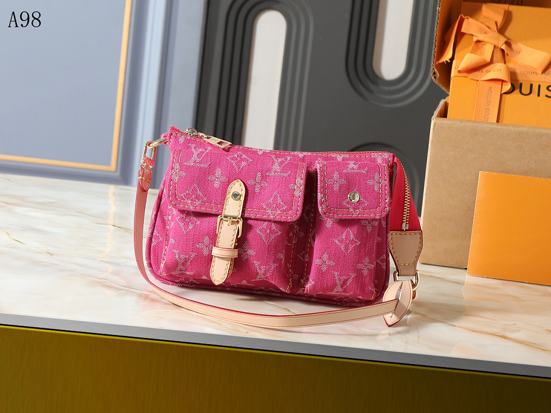 LVutton x Supreme Monogram Canvas Pochette #1146