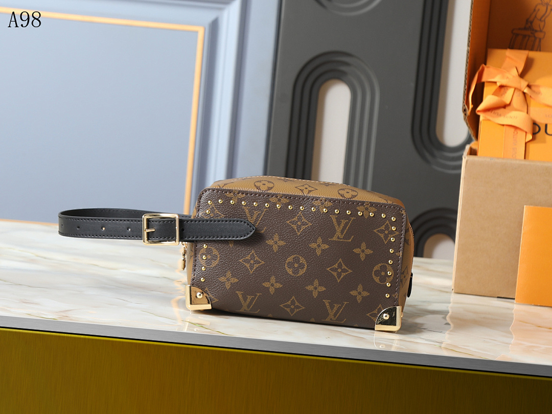 LVutton x Supreme Monogram Mini Pochette #1137