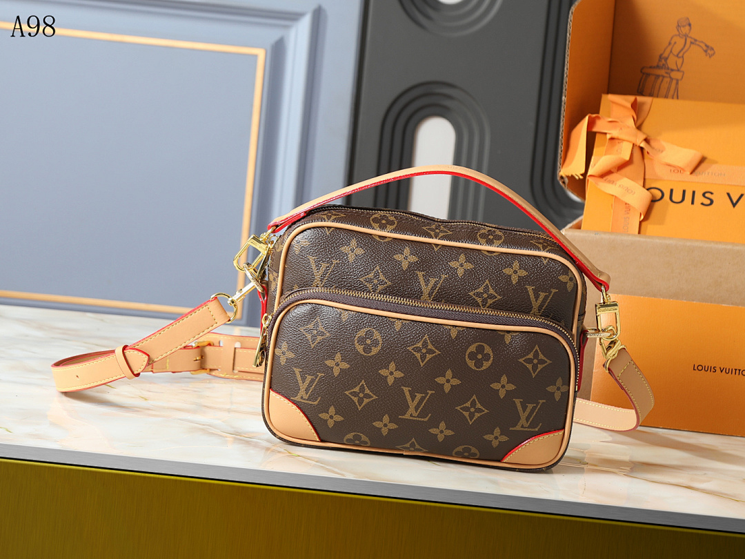 LVutton x Supreme Monogram Mini Pochette #1088 1 LVutton x Supreme Monogram Mini Pochette #1088