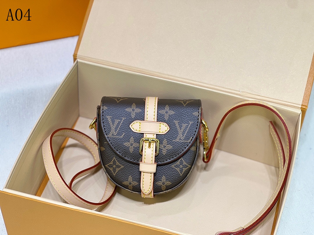 LVutton + A04 + Mini Pochette Accessoires #4117