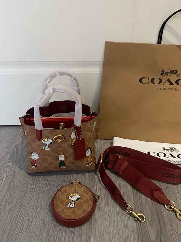Coacch CBF74 Snoopy Mini Willow Tote Bag