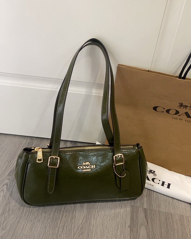 Coacch CBJ05 Asher Oil-Wax Leather Shoulder Bag