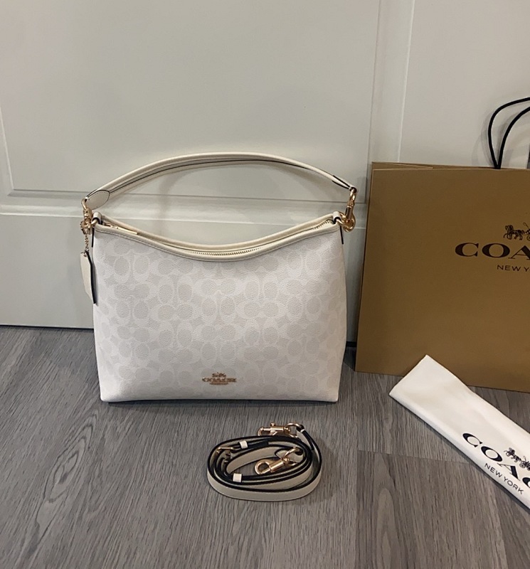 Coacch CR149 Laurela White Signature Shoulder Bag