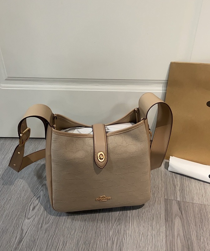 Coacch CW003 Hadley Crossbody Bag in Beige Leather